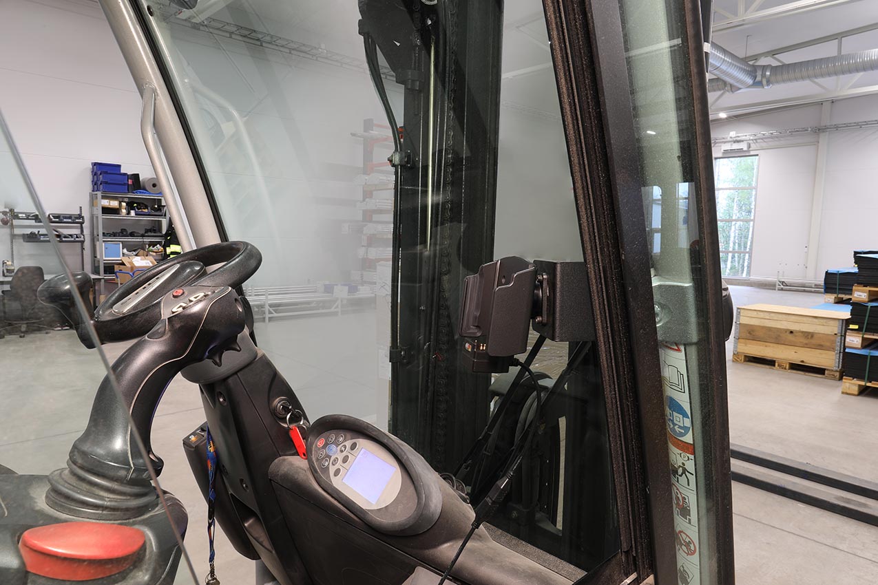 713430 - Aktív tartó fix bekötéssel