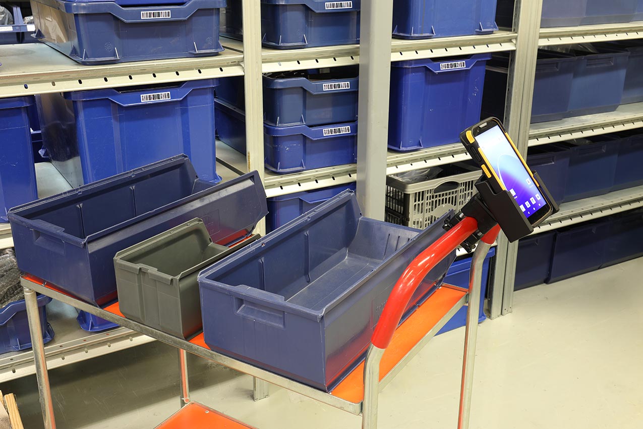 711438 - Passzív tartó csuklóval