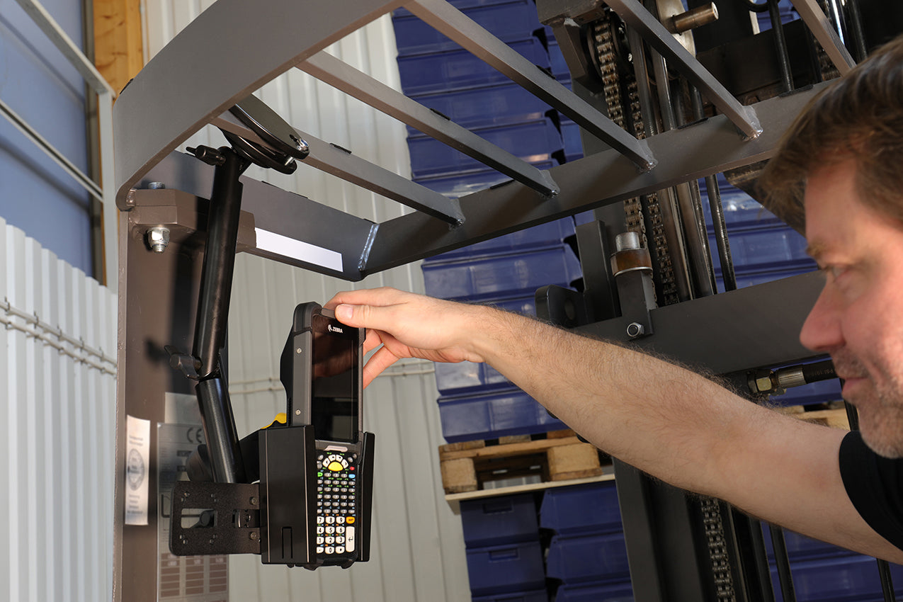 216076 - Szerelőlap