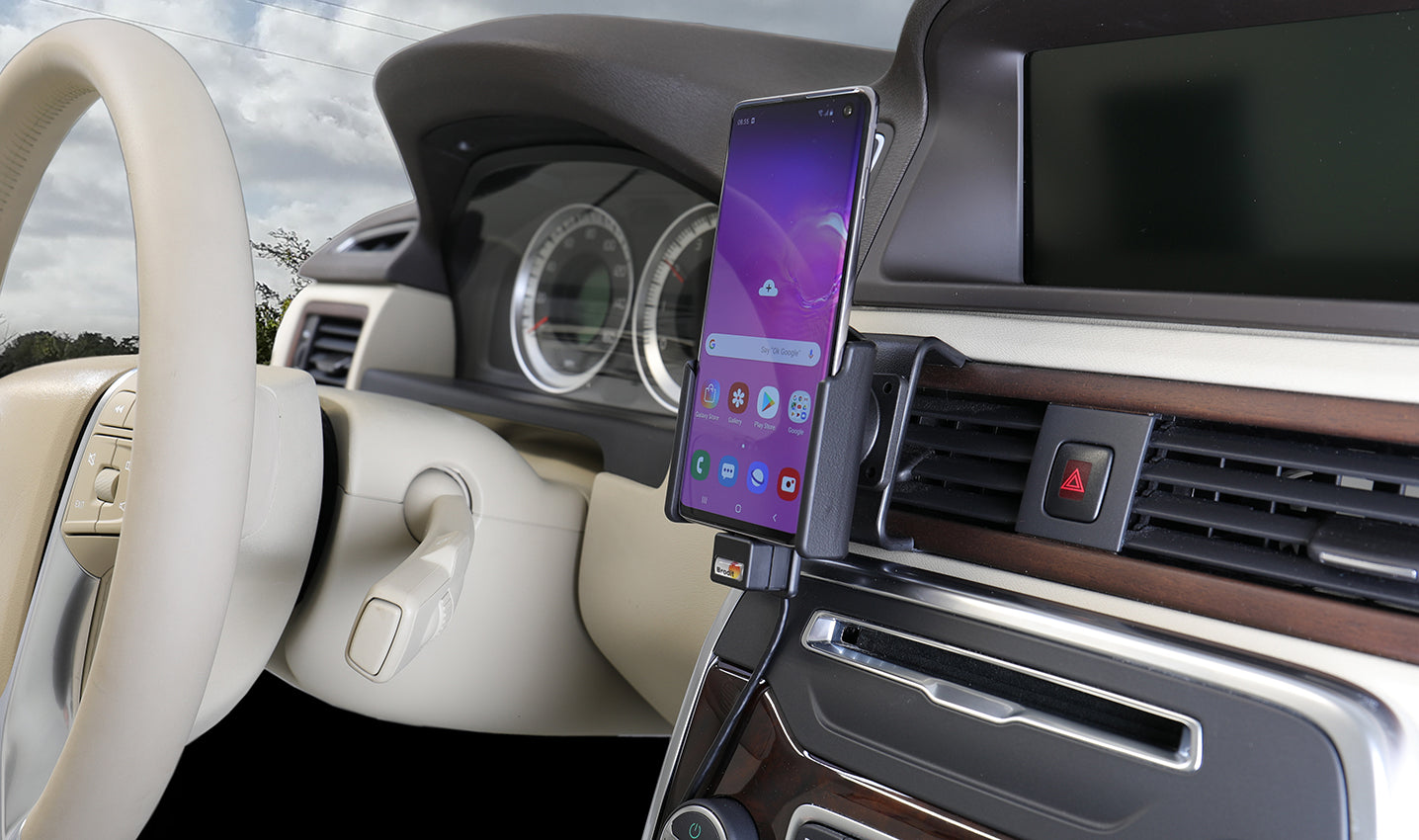 721115 - Aktív tartó USB-kábellel és szivargyújtó adapterrel