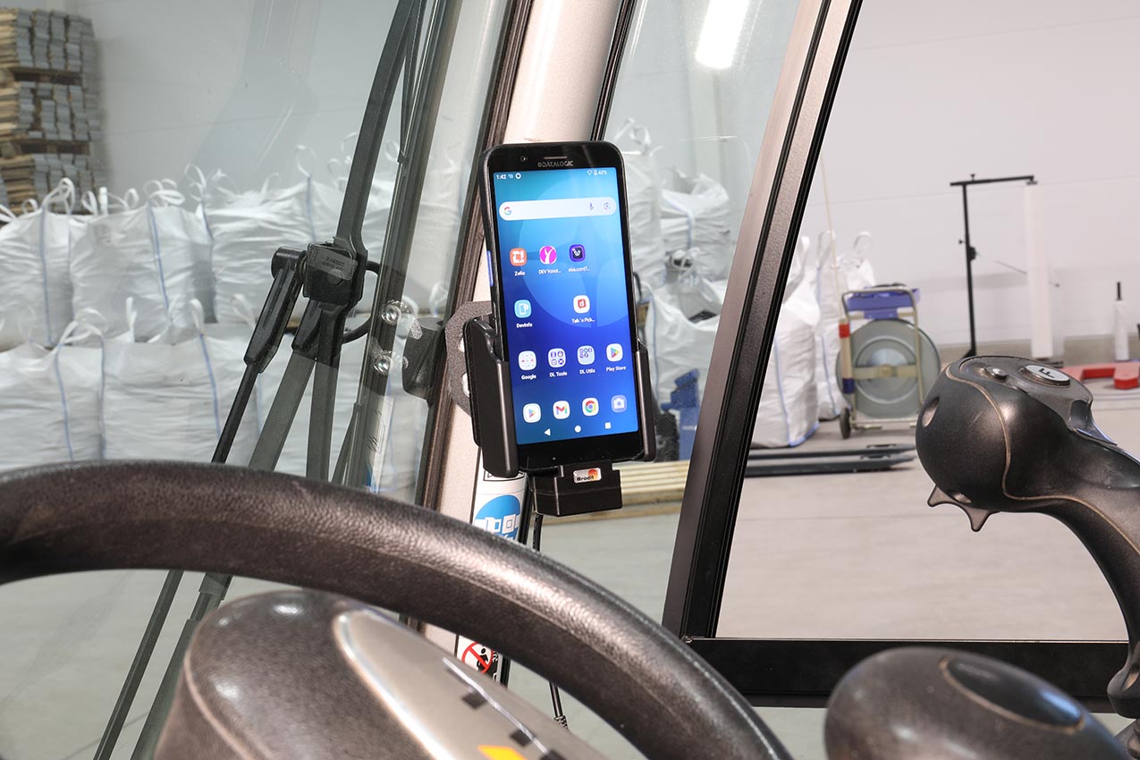 712429 - Aktív tartó szivargyújtóval