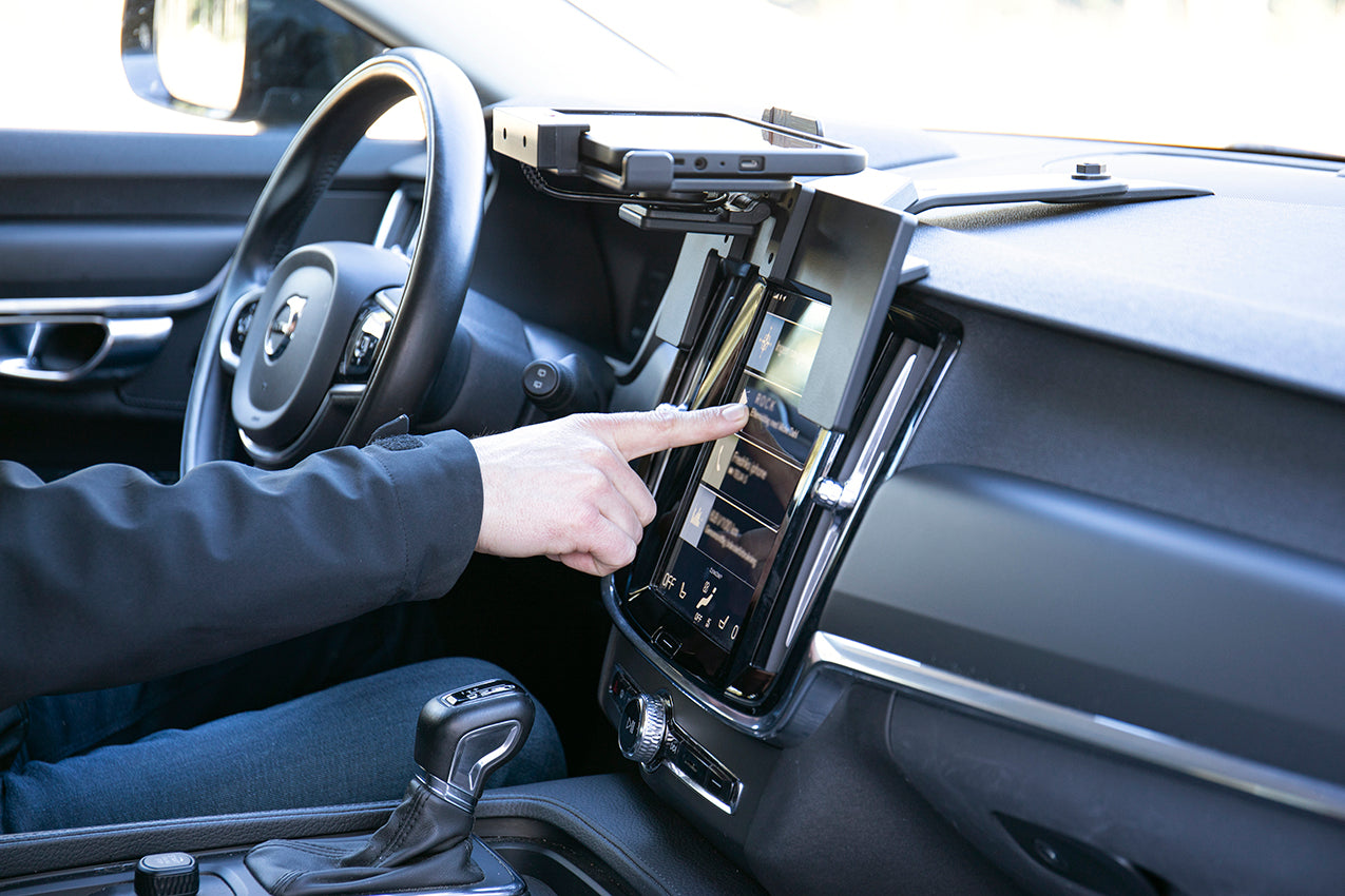 216154 - USB-C kábellel. 2 USB port Type-A és Típe-C. Csuklóval