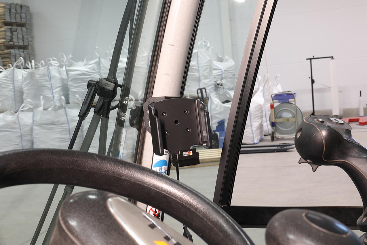 712430 - Aktív tartó szivargyújtóval